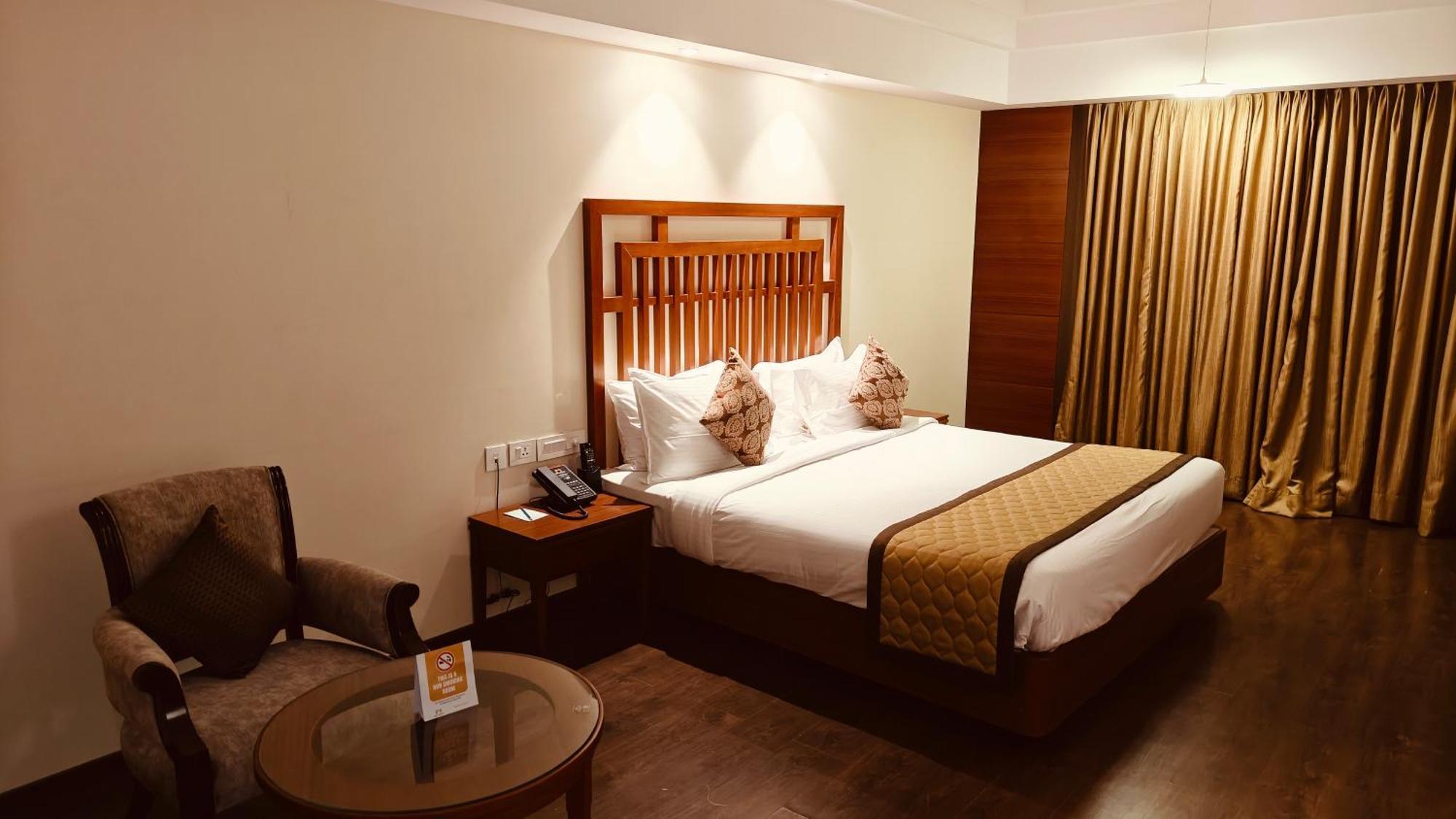 Mm Legacy - A Bergamont Hotel, Kancheepuram Exteriör bild