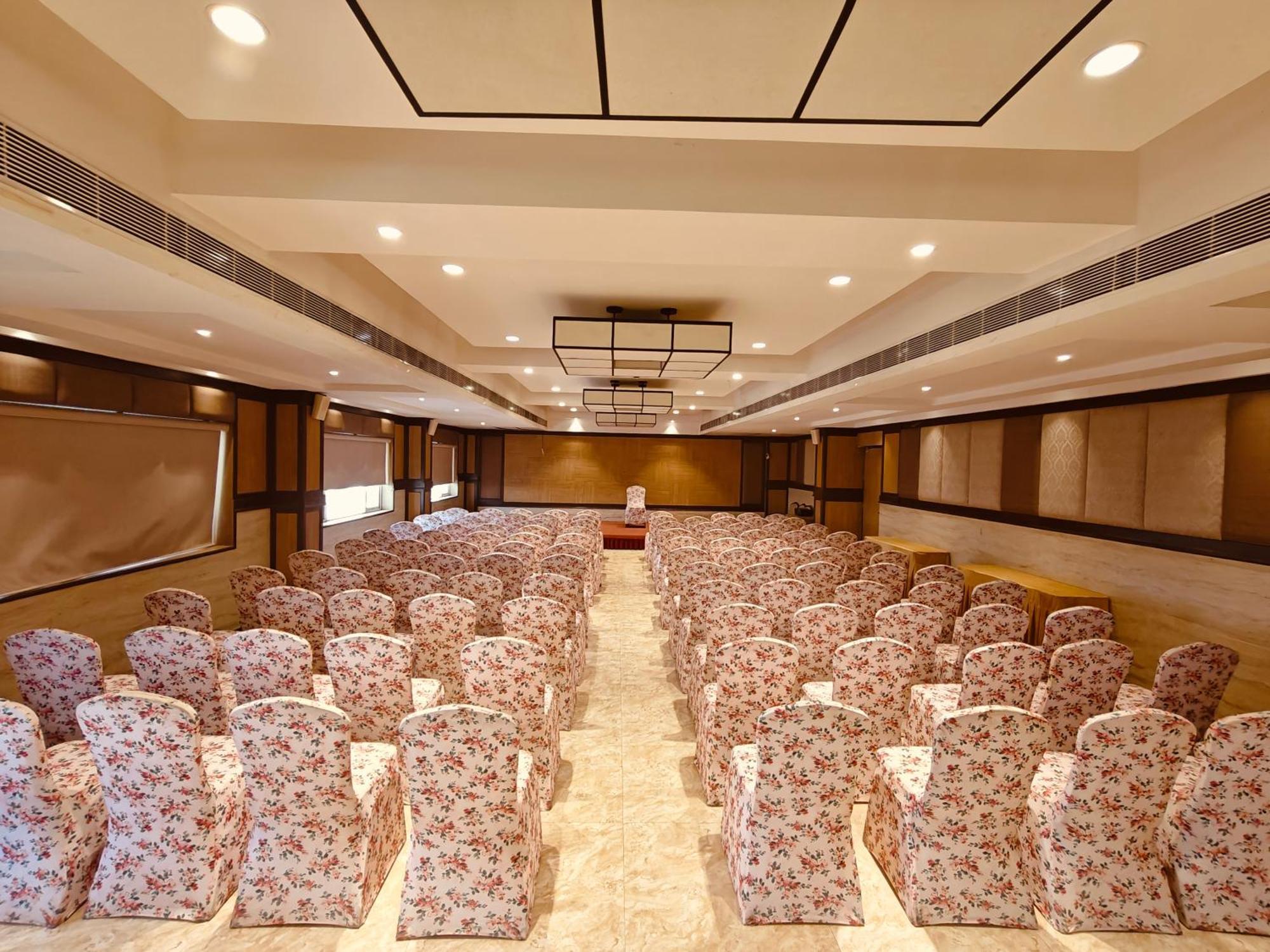 Mm Legacy - A Bergamont Hotel, Kancheepuram Exteriör bild