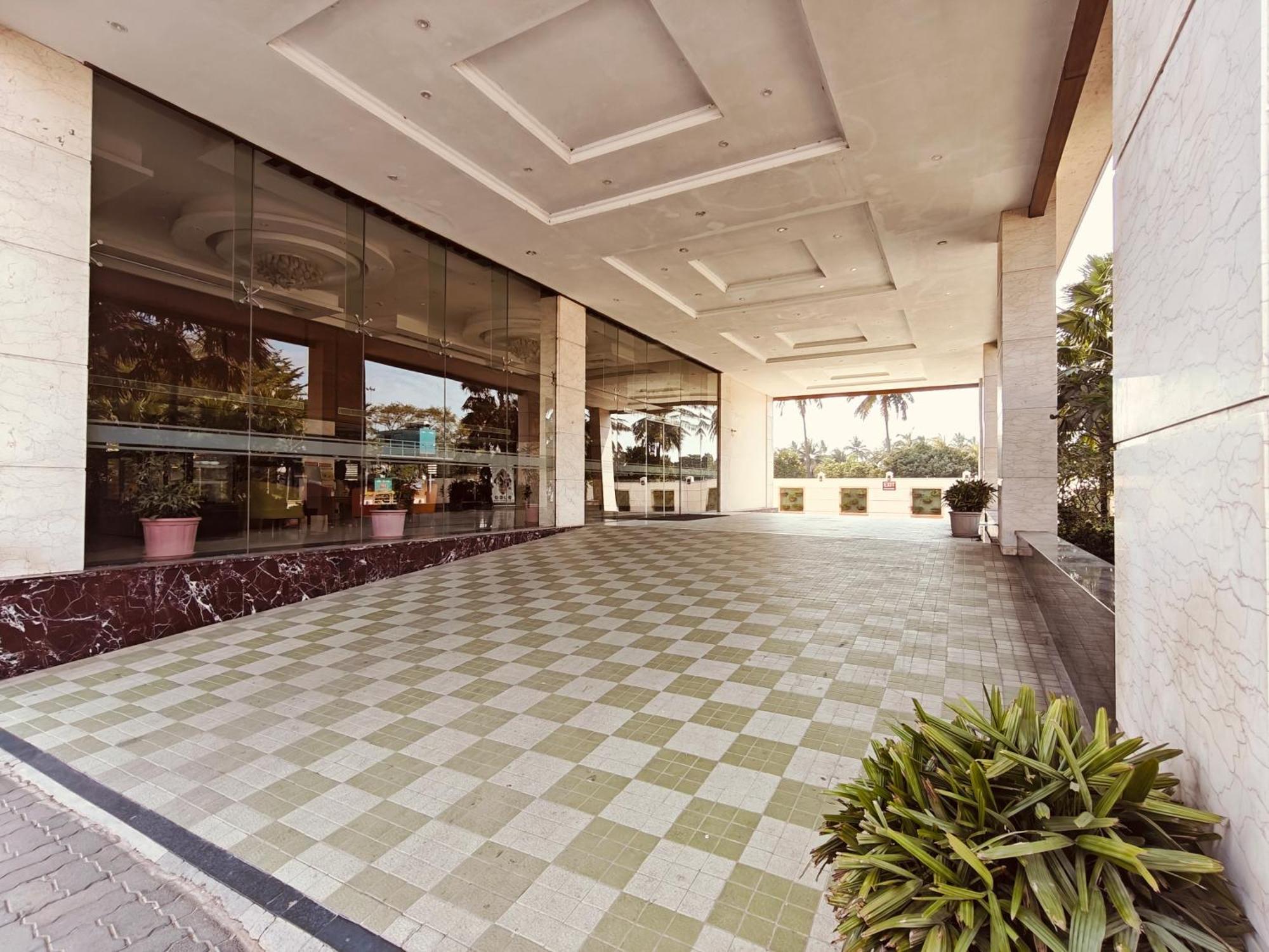 Mm Legacy - A Bergamont Hotel, Kancheepuram Exteriör bild